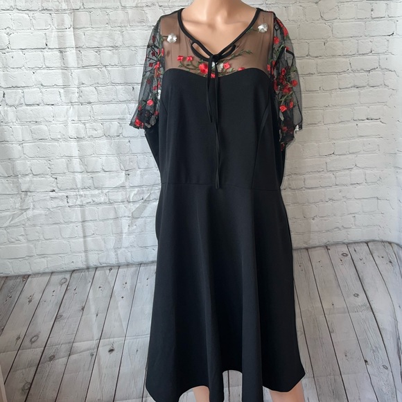 Dresses & Skirts - Flowers Red, Black & White Floral dress size 4X